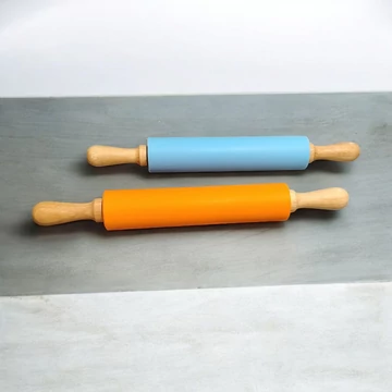 Szilikon sodrófa, fa fogantyúval, 43 cm Szilikon sodrófa, fa fogantyúval, 43 cm