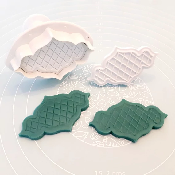 Rugós fondant kiszúró - Íves, rácsos
